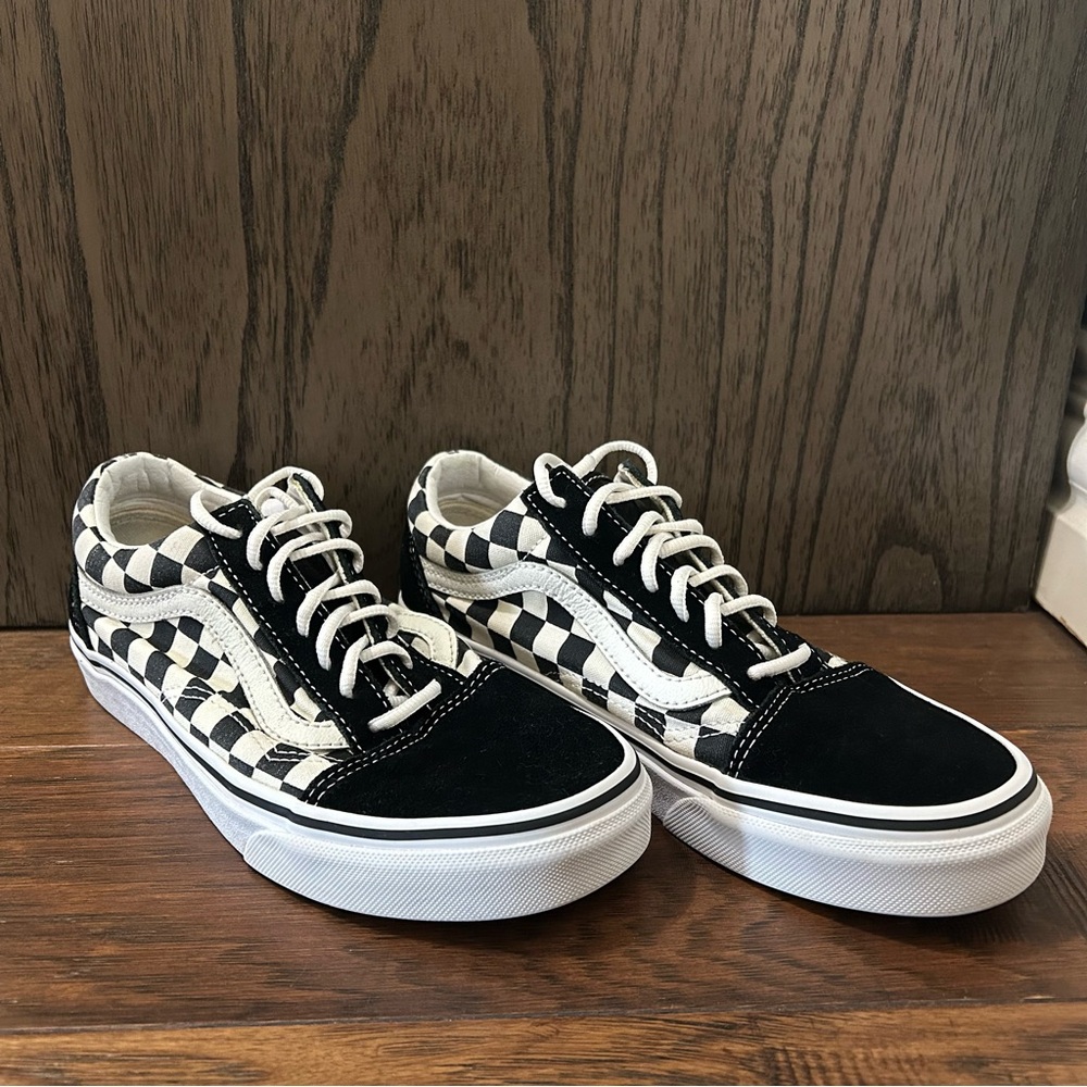 VANS Black and White Checkered Lace Up Womens Size 6.5